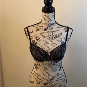 Almost new! Victoria’s Secret Lightly Lined Bra